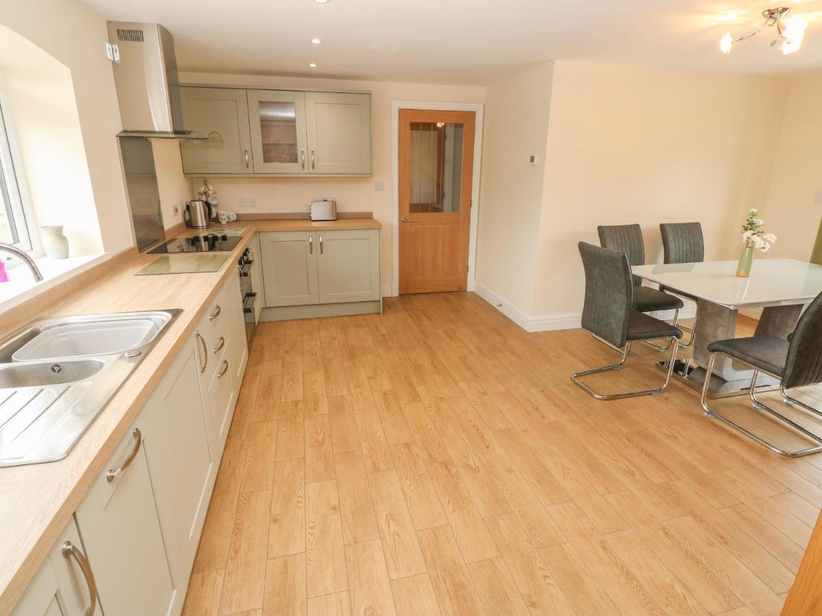 Villa Woodpecker Barn Pontyclun Esterno foto
