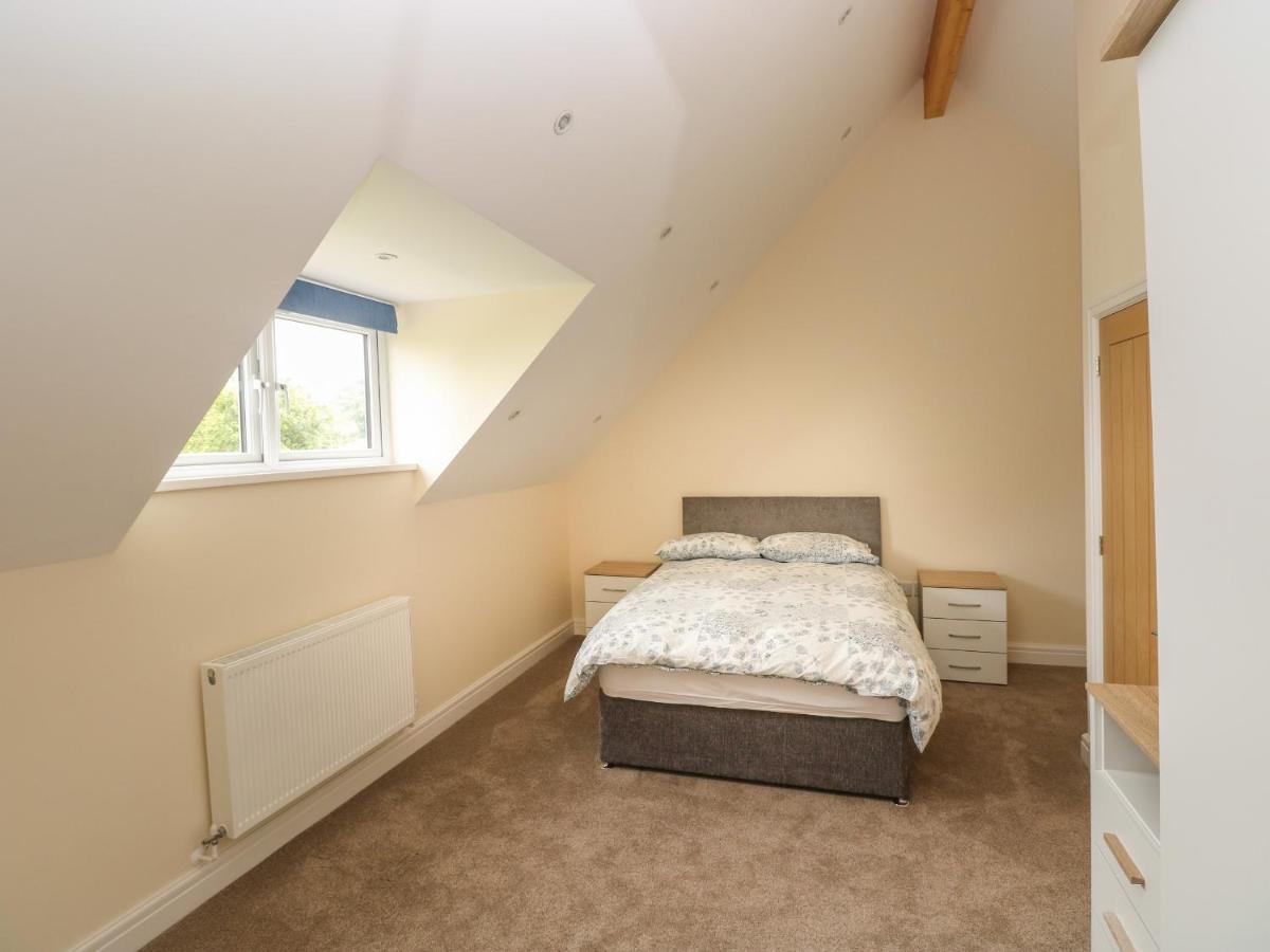 Villa Woodpecker Barn Pontyclun Esterno foto