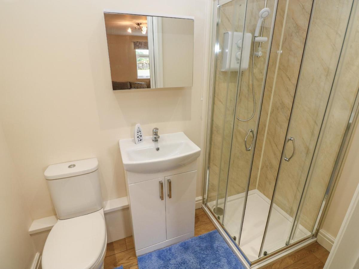Villa Woodpecker Barn Pontyclun Esterno foto