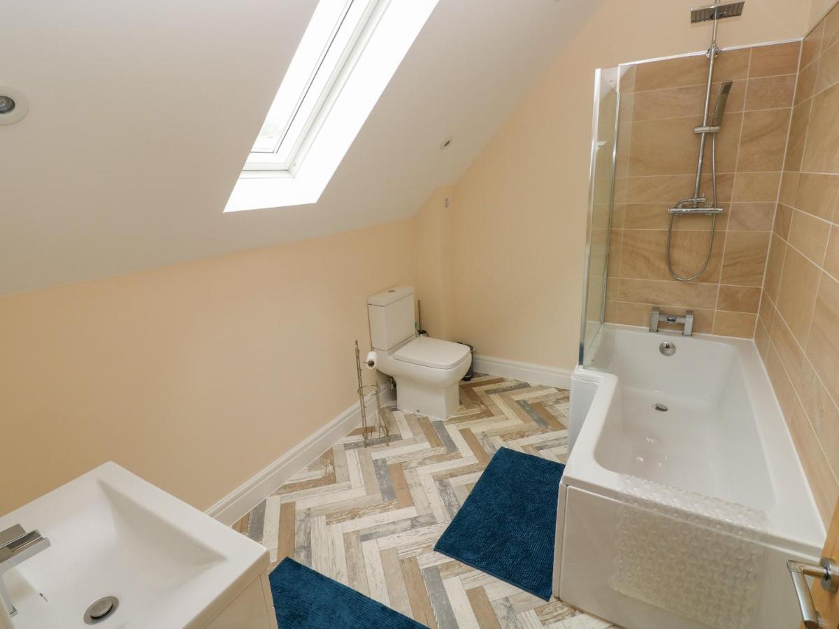 Villa Woodpecker Barn Pontyclun Esterno foto